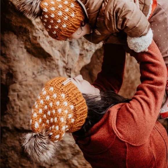 Women’s Handmade Knit Beanie | NWT - Picture 3 of 3